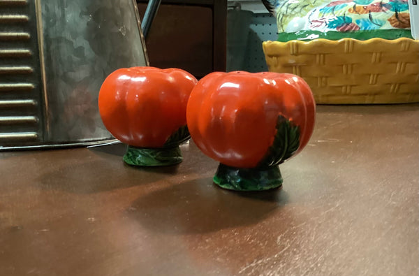 Maruhan Ware Tomato Salt & Pepper Shakers Set Hand Painted Japan