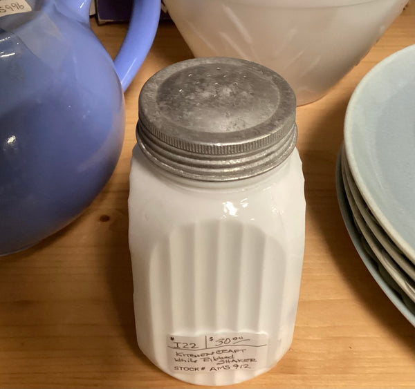 Kitchen Craft White Ribbed Shaker