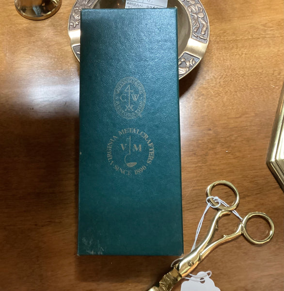 Virginia Metalcrafters Brass Colonial Williamsburg Restoration Candle Scissor Snuffer in Box