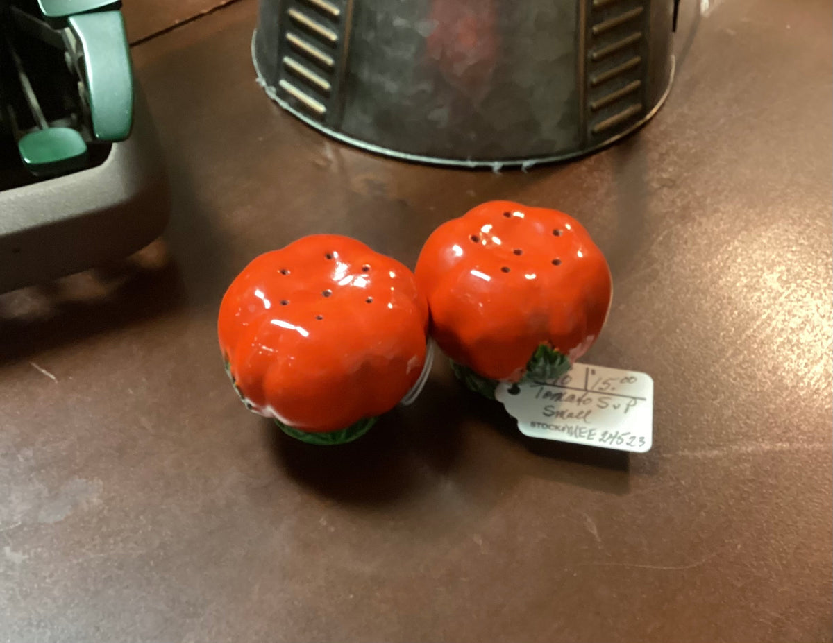 カラマリ パルカ 2点セット Black and White Ceramic Lucky Cat Salt and Pepper Shaker Set