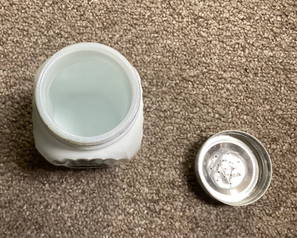 Kitchen Craft White Ribbed Shaker