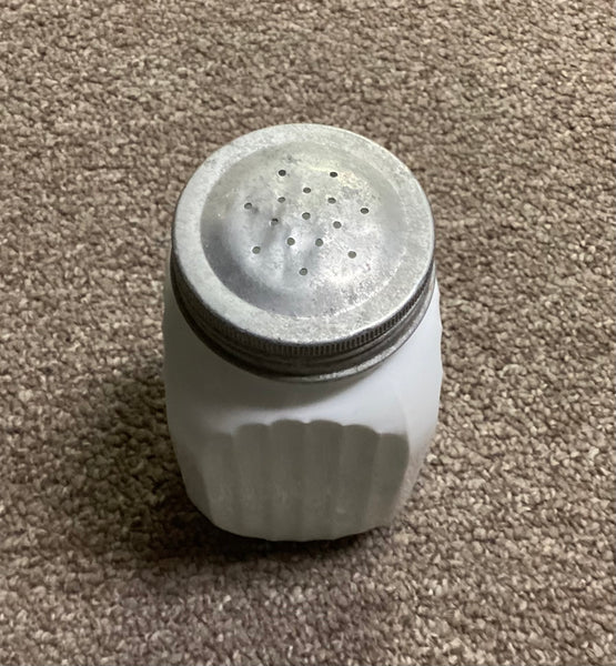 Kitchen Craft White Ribbed Shaker