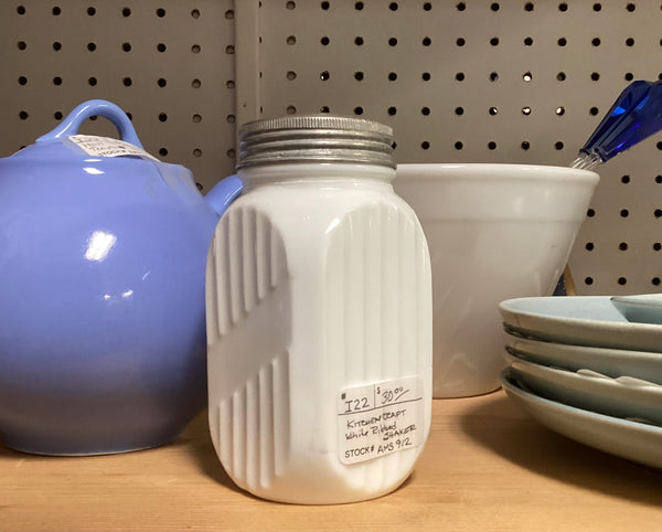 Kitchen Craft White Ribbed Shaker