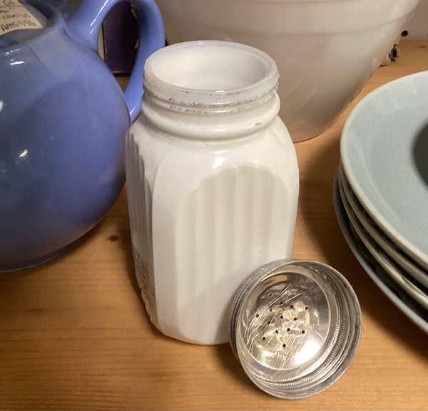 Kitchen Craft White Ribbed Shaker