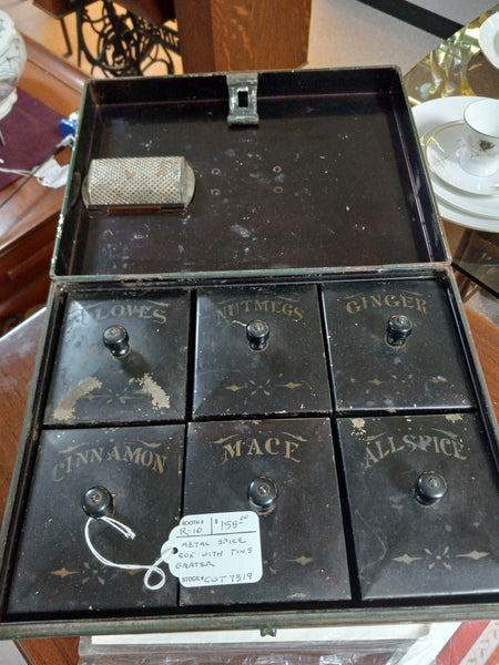 Kreamer Metal Spice Box with Grater