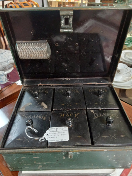 Kreamer Metal Spice Box with Grater