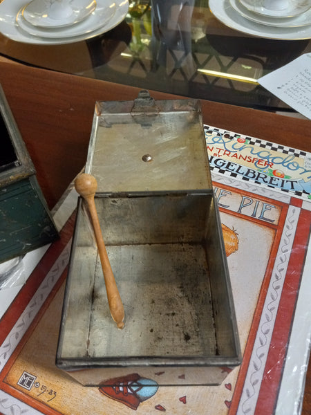 Kreamer Metal Spice Box with Grater