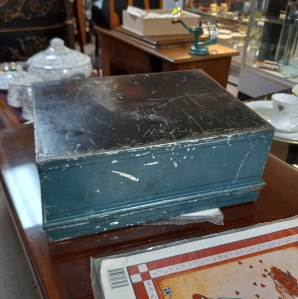 Kreamer Metal Spice Box with Grater
