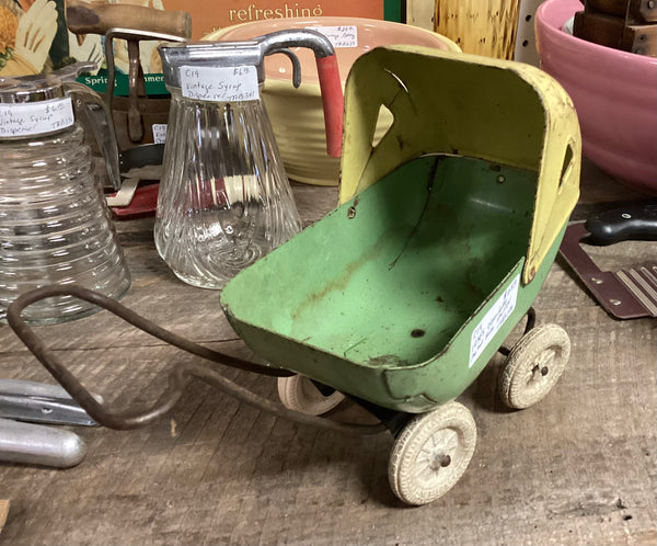 Vintage 1930's Wyandotte Metal Toy Baby Buggy
