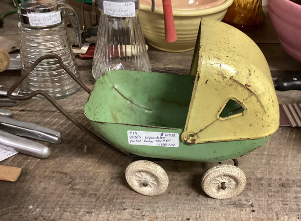 Vintage 1930's Wyandotte Metal Toy Baby Buggy