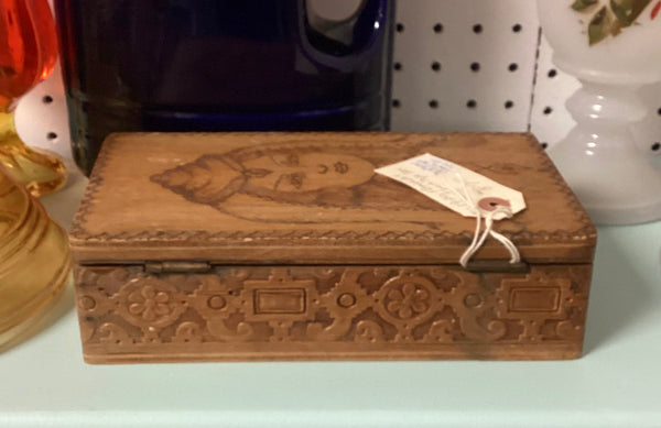 1920's Vintage Burnt Wood Flemish Art Lined Pipe Box