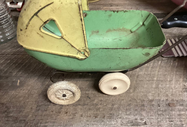Vintage 1930's Wyandotte Metal Toy Baby Buggy