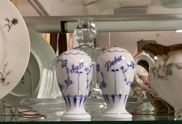 Bing & Grondohl Blue Onion Salt & Pepper Shaker Set