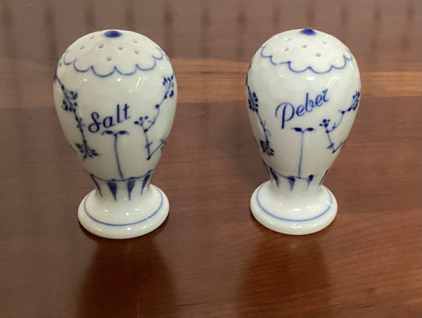 Bing & Grondohl Blue Onion Salt & Pepper Shaker Set