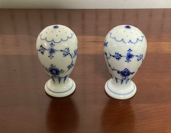 Bing & Grondohl Blue Onion Salt & Pepper Shaker Set