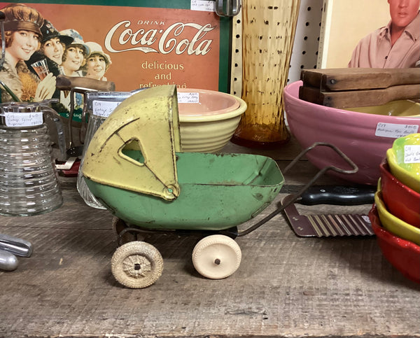 Vintage 1930's Wyandotte Metal Toy Baby Buggy
