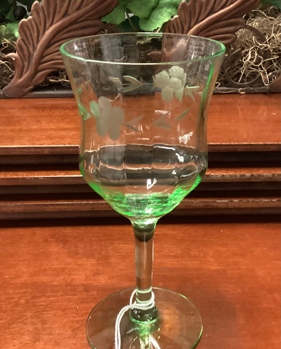 Uranium Green Wine Glass with Etched Flowers – Williamsburg