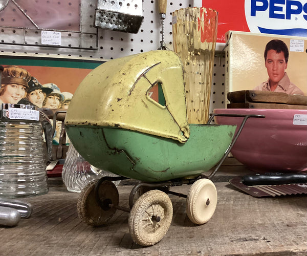 Vintage 1930's Wyandotte Metal Toy Baby Buggy