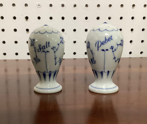 Bing & Grondohl Blue Onion Salt & Pepper Shaker Set