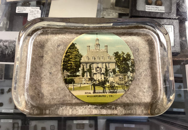 Williamsburg Virginia Governor's Palace Souvenir Glass Paperweight