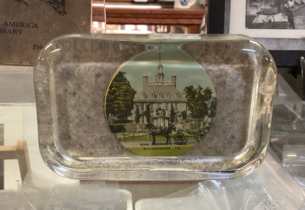 Williamsburg Virginia Governor's Palace Souvenir Glass Paperweight