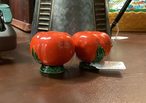 Maruhan Ware Tomato Salt & Pepper Shakers Set Hand Painted Japan