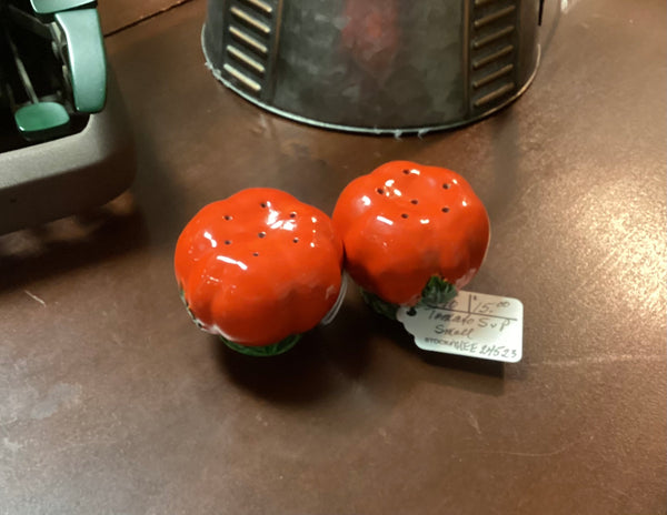 Maruhan Ware Tomato Salt & Pepper Shakers Set Hand Painted Japan