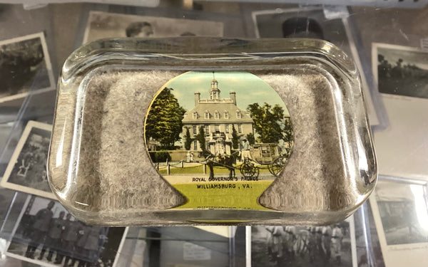 Williamsburg Virginia Governor's Palace Souvenir Glass Paperweight