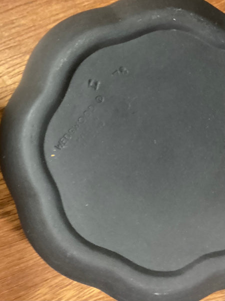 Wedgwood Black Basalt Scalloped Trinket Box w/ Ankhesenamun Decoration