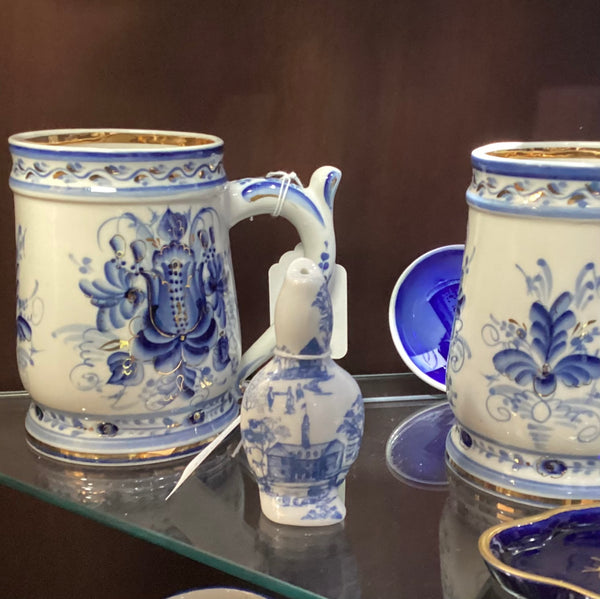 Blue and White Williamsburg Toile Pie Bird
