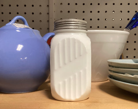 Kitchen Craft White Ribbed Shaker