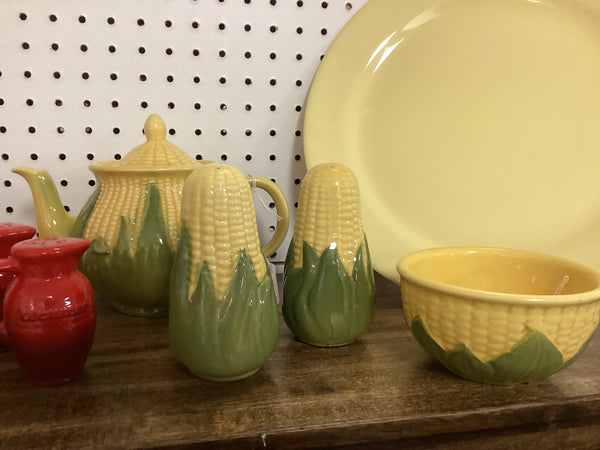 Shawnee Corn King Large Salt & Pepper Shakers