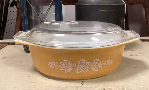 Pyrex Butterfly Gold 1.5 Quart Covered Casserole Dish in Original Box