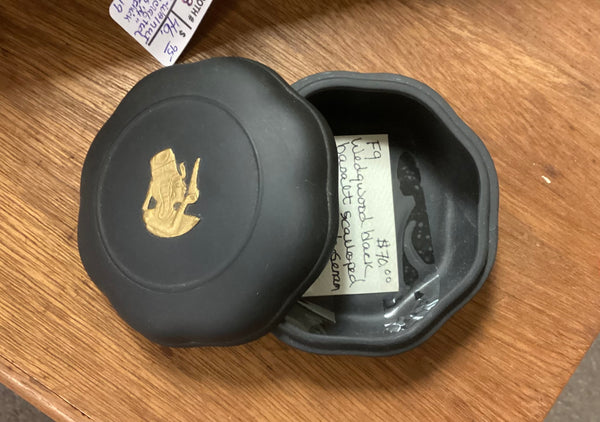 Wedgwood Black Basalt Scalloped Trinket Box w/ Ankhesenamun Decoration