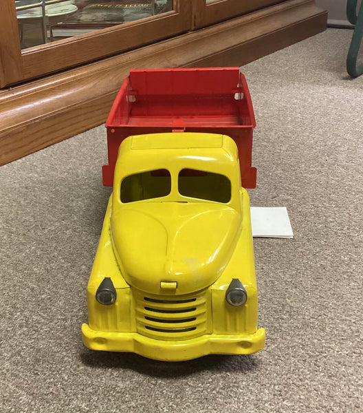 Structo Hydraulic Red & Yellow Metal Dump Truck w/Box