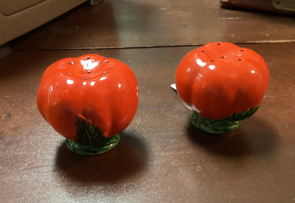 Maruhan Ware Tomato Salt & Pepper Shakers Set Hand Painted Japan