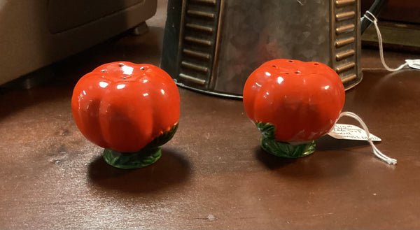 Maruhan Ware Tomato Salt & Pepper Shakers Set Hand Painted Japan