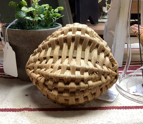 Handwoven Vintage Splint Buttocks 1-Egg Basket