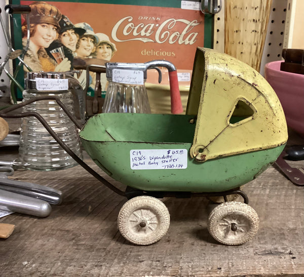 Vintage 1930's Wyandotte Metal Toy Baby Buggy