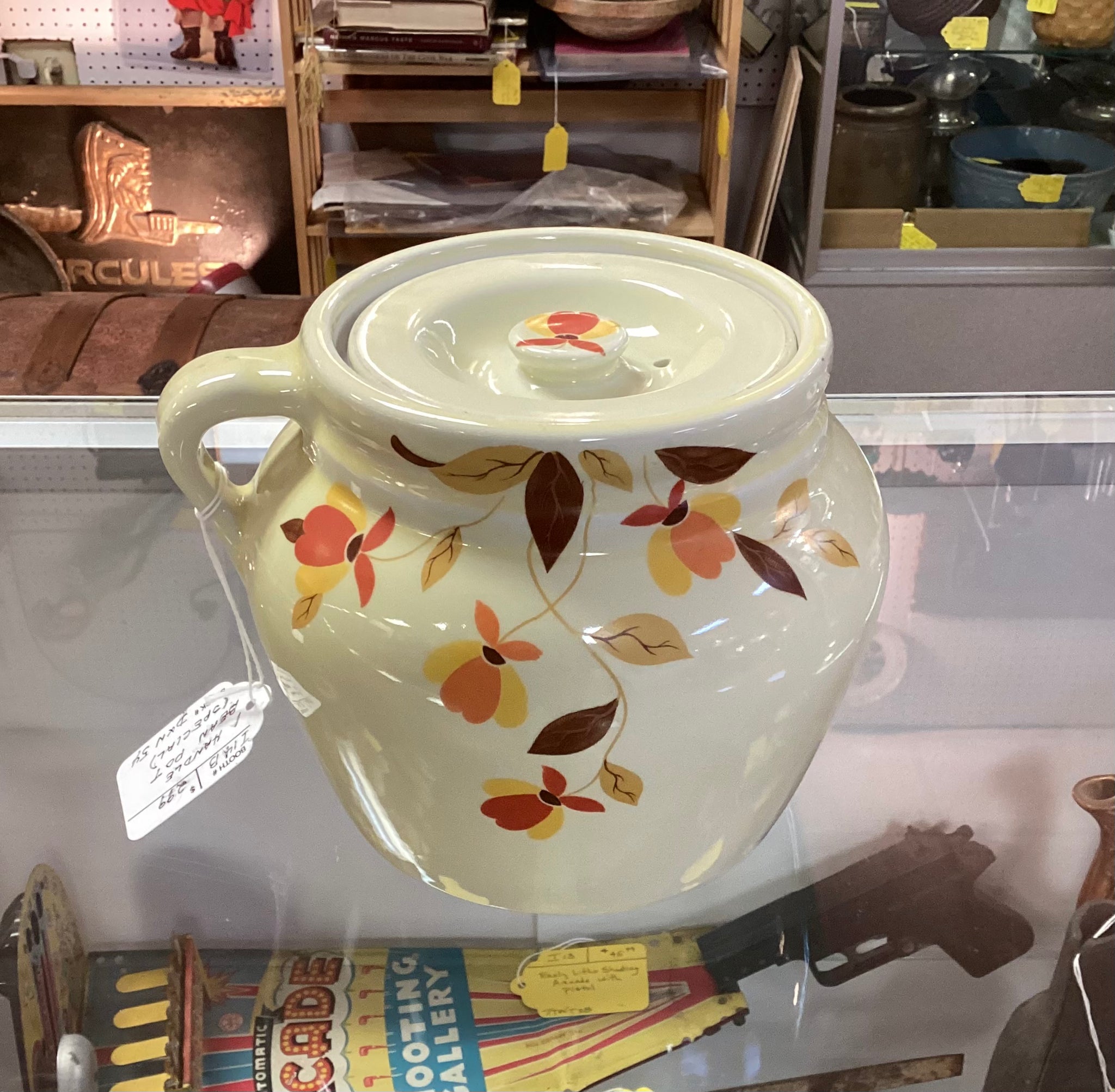 Autumn Leaf by Hall One Handled 2 1/2 Qt Bean Pot – Williamsburg Autumn Leaf by Hall One Handled 2 1/2 Qt Bean Pot – Williamsburg