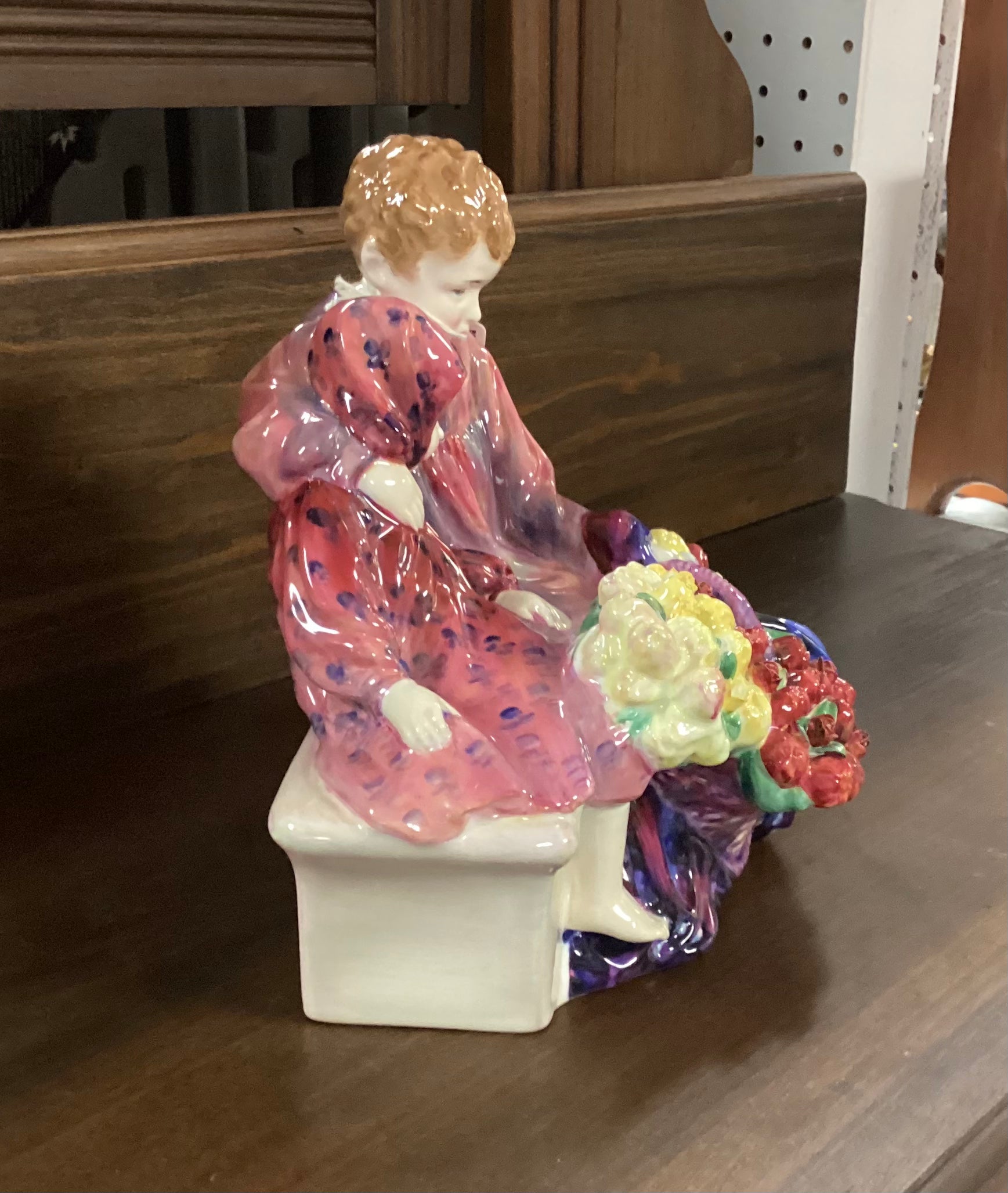 ロイヤルドルトン「フラワーセラーズ」置物 Dalton ロイヤルドルトン